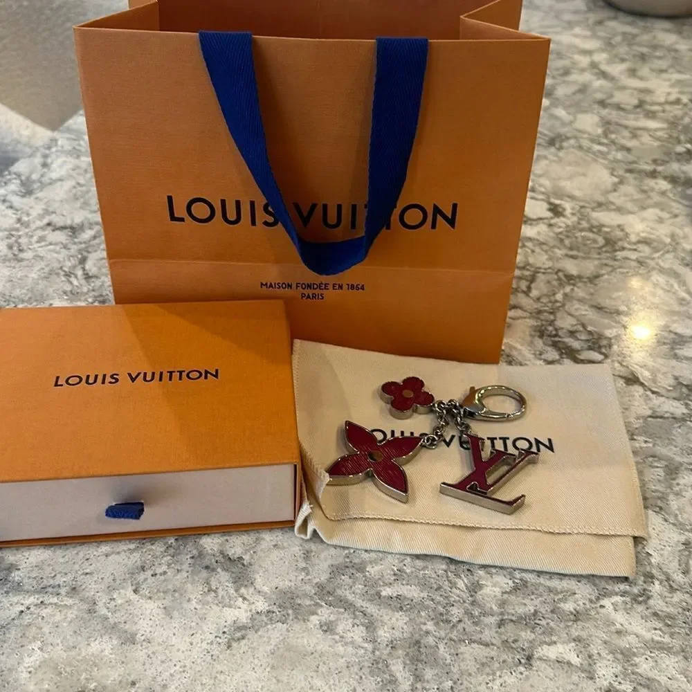 👜Louis Vuitton Fuchsia Fleur d’Epi Bag Charm Comes with dust bag, box an…